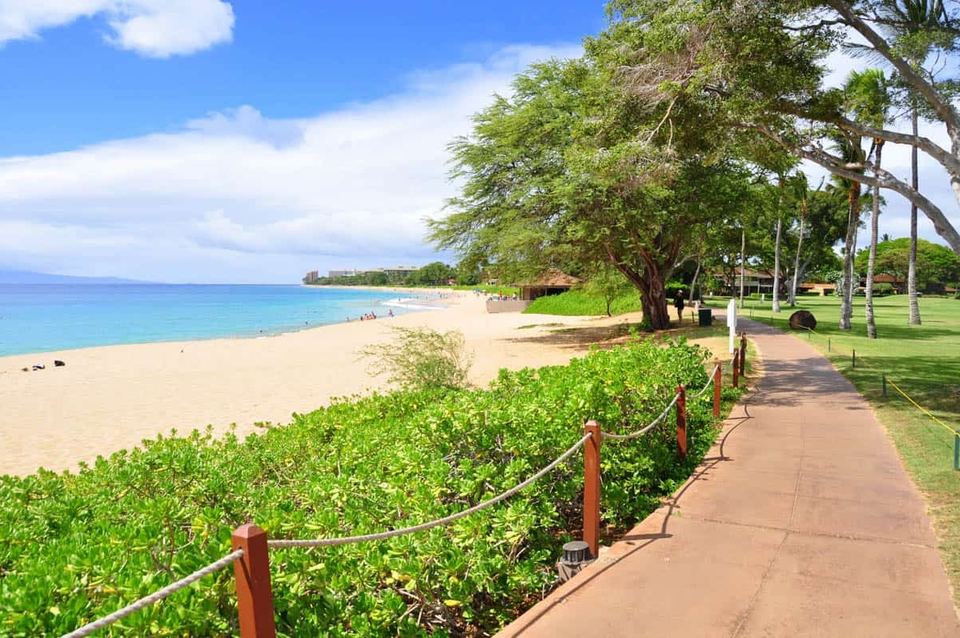 The paved Kaʻanapali Beach Walk along the sand, looking out over the channel